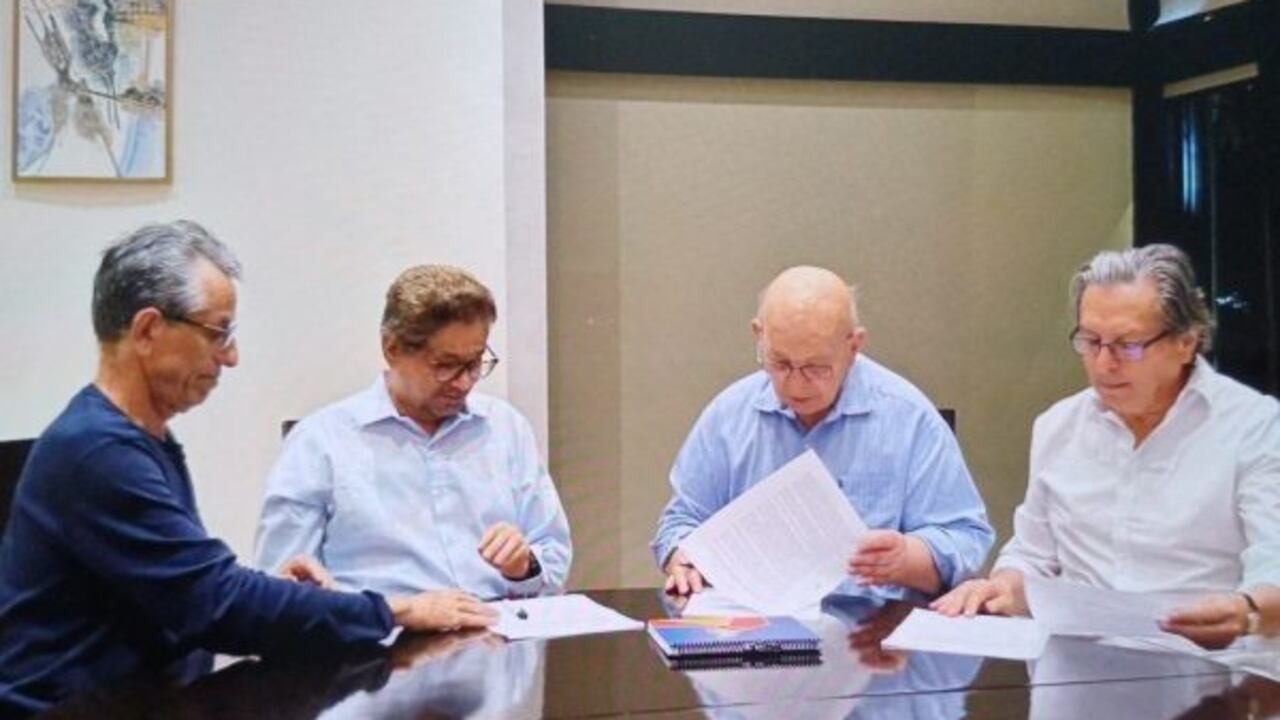 Walter Mendoza, Iván Márquez, Otty Patiño y Armando Novoa, integrantes de la Segunda Marquetalia y del Gobierno Petro.