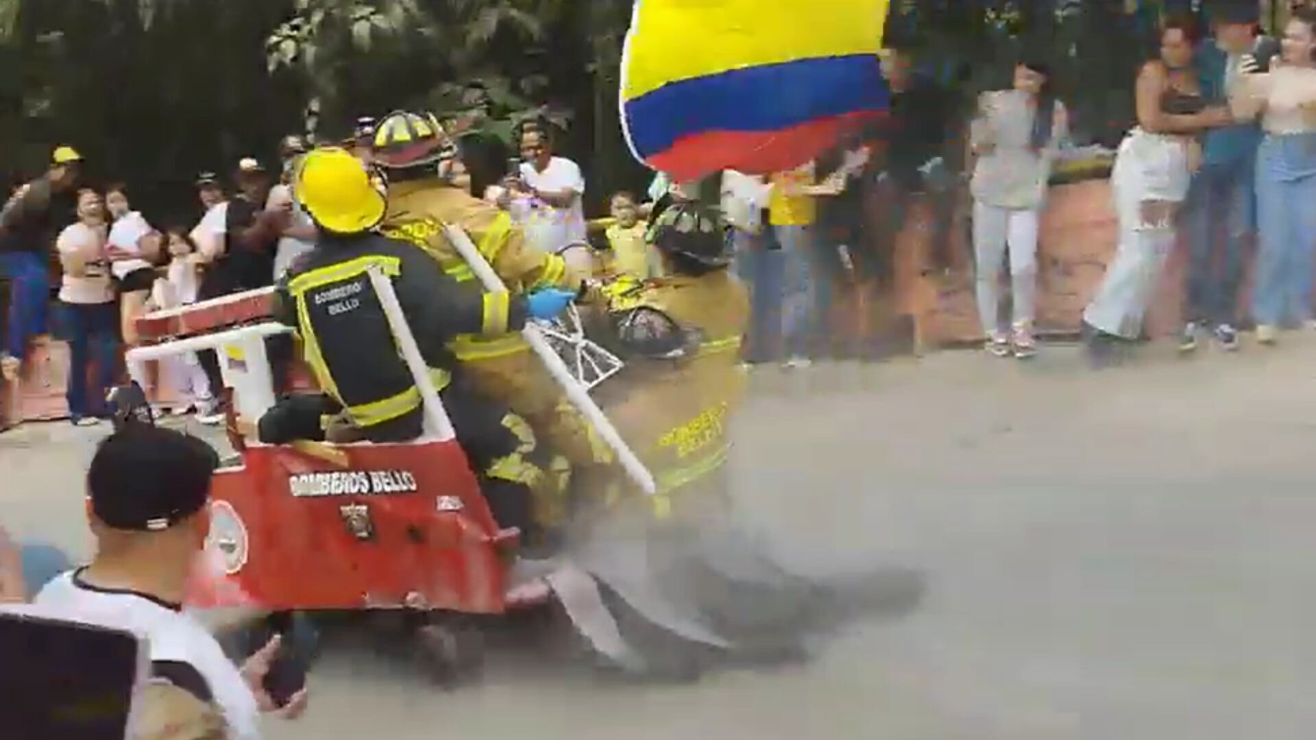 Accidente de carro de bomberos en el festival de rodillos de Bello, Antioquia.