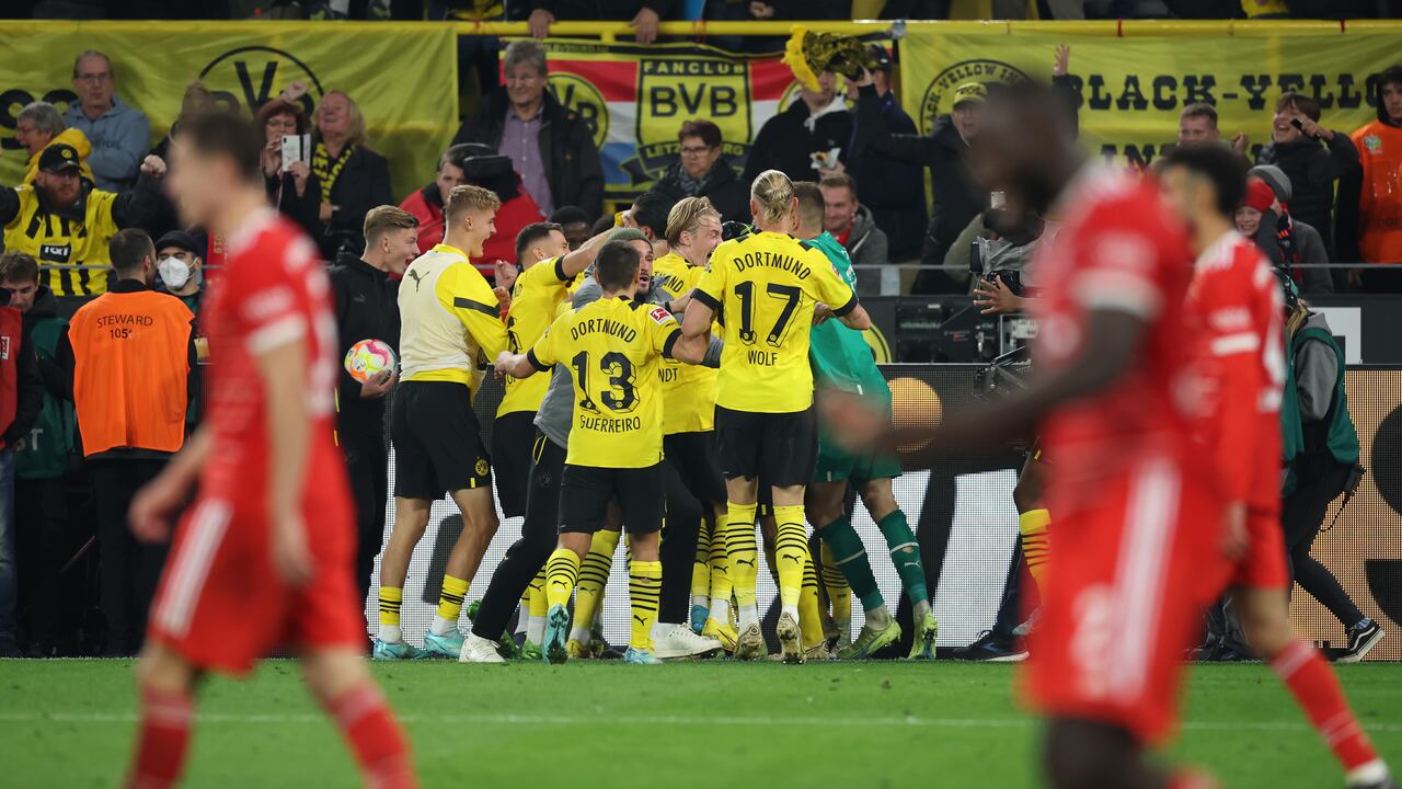 Jugadores del Borussia Dortmund celebrando ante el Bayern Múnich.