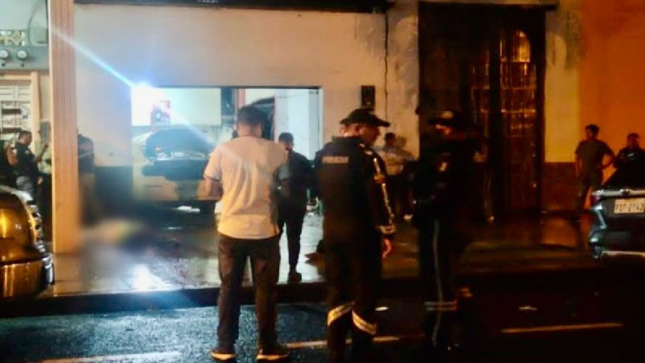 Al menos 10 personas fueron acribilladas a bala por hombres armados que llegaron hasta un taller de mecánica en el sur de Guayaquil.