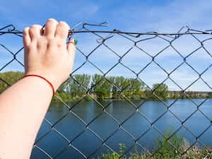 El Gobierno de España prepara la expedición de un decreto, a través del cual se otorgará un permiso de residencia temporal a aquellas personas que se encuentran en ese país de manera irregular.