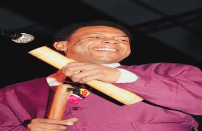 Álvaro José Arroyo González nació el 1 de noviembre en Cartagena de Indias. Grabó 47 discos entre colaboraciones con Fruko y sus Tesos y su orquesta Joe Arroyo y La Verdad. 