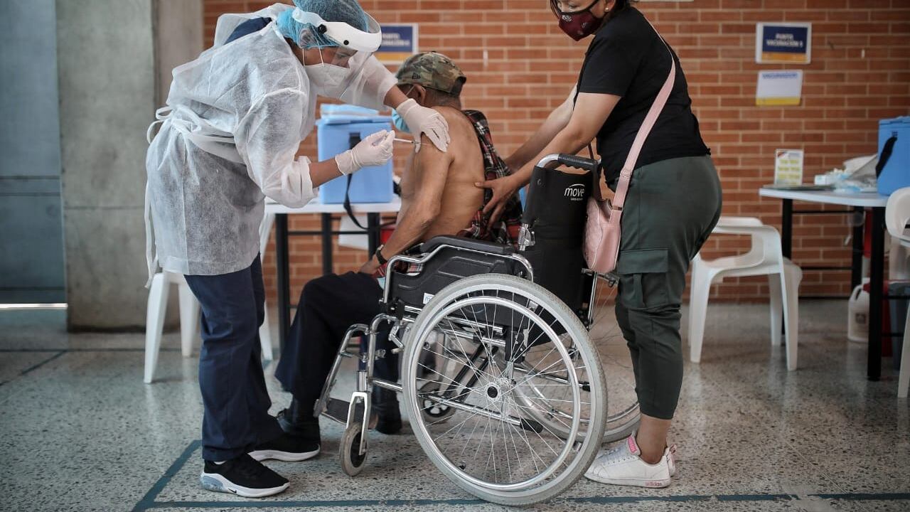 Efectos adversos de las vacunas aplicadas en Colombia son poco comunes y muy leves.