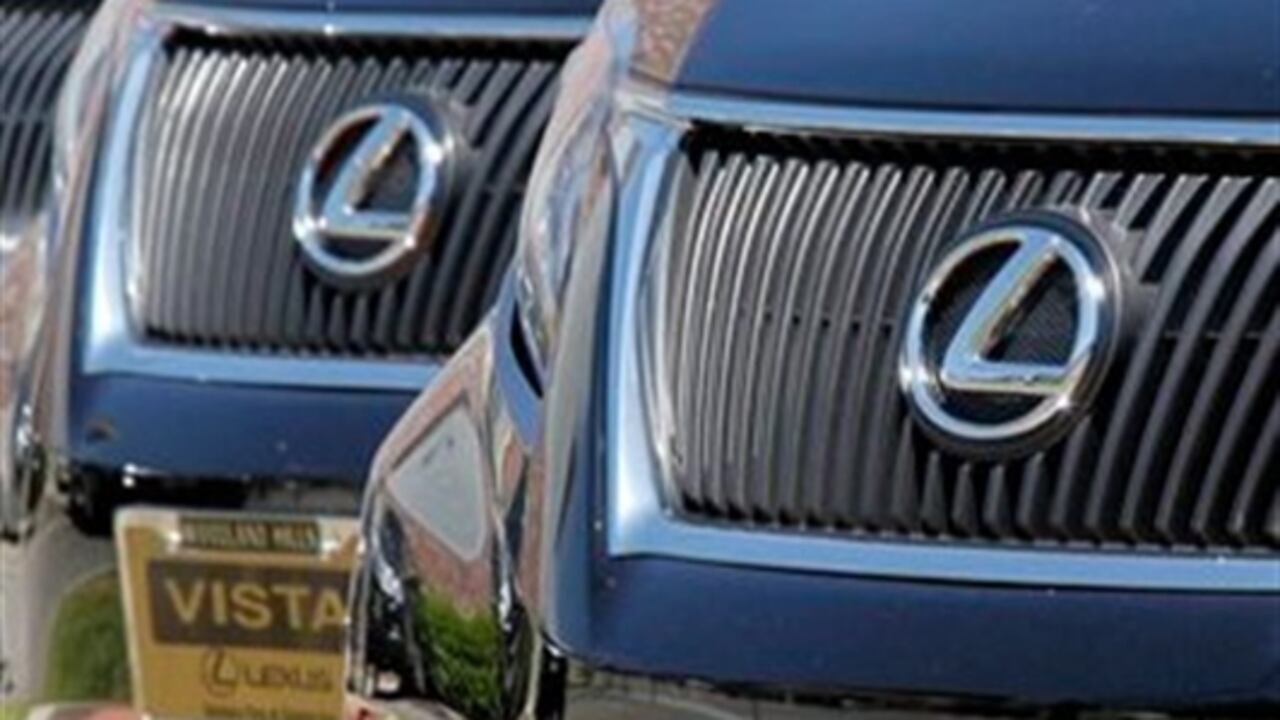 Toyota anunció que retiraría 270.000 vehículos Lexus de todo el mundo para solucionar el problema de los motores.