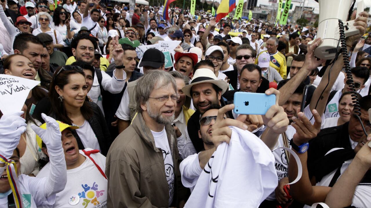 Miles de colombianos apoyaron la consigna de Antanas Mockus.