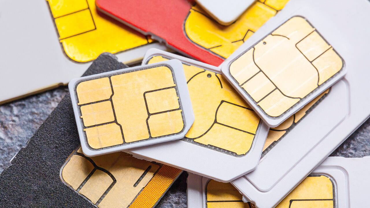 Mediante esta modalidad, conocida como SIM swapping, los delincuentes consiguen asociar el número de la víctima a otra tarjeta.