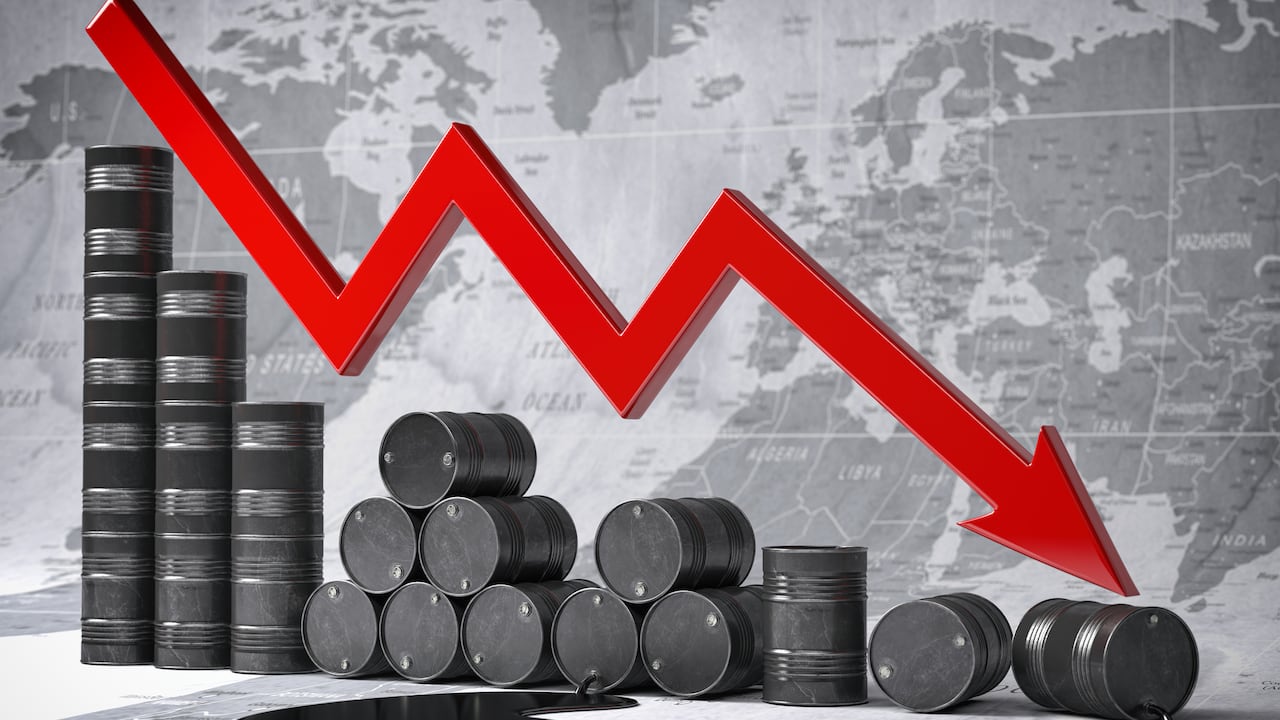 El precio del barril de Brent del mar del Norte para entrega en mayo cedió 0,89% a 82,80 dólares.