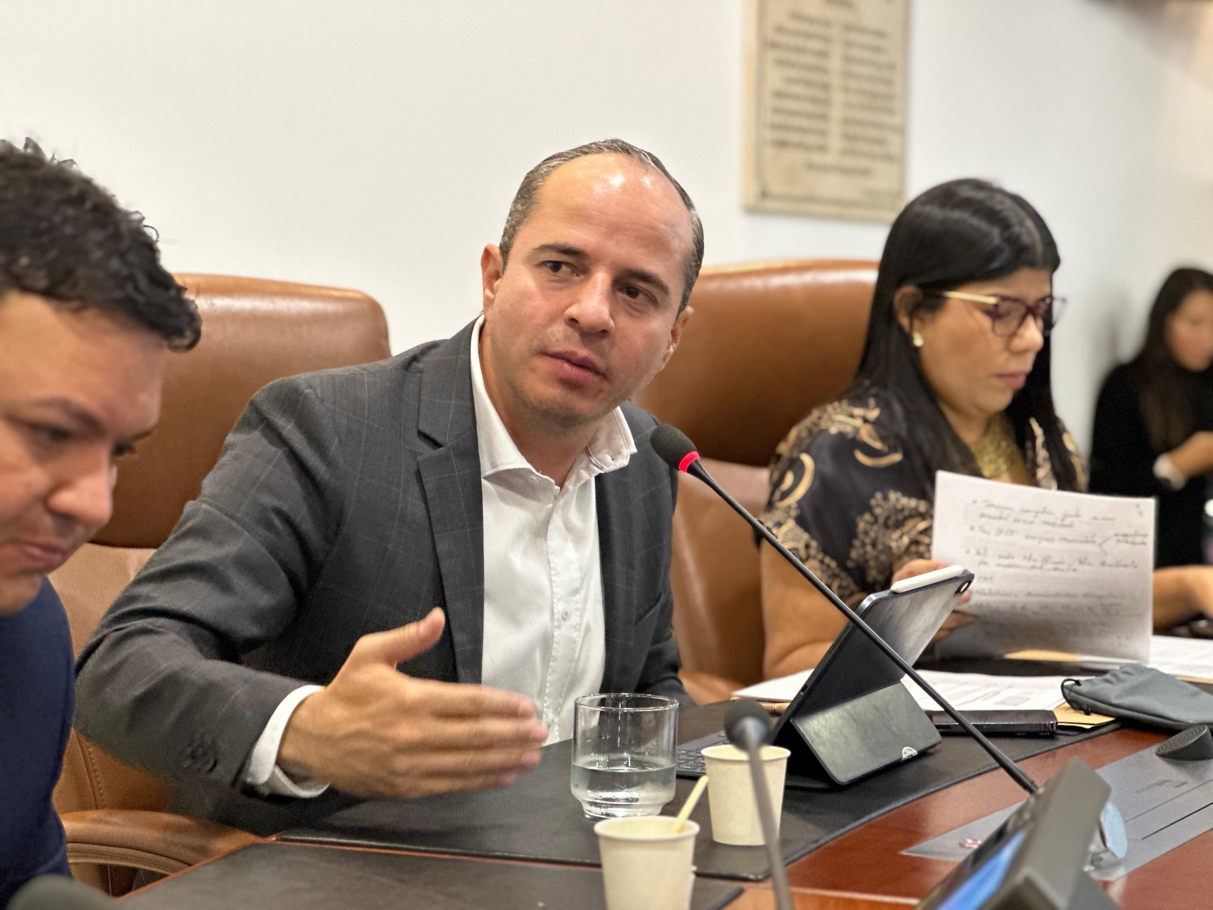 Juan Espinal, representante a la Cámara.