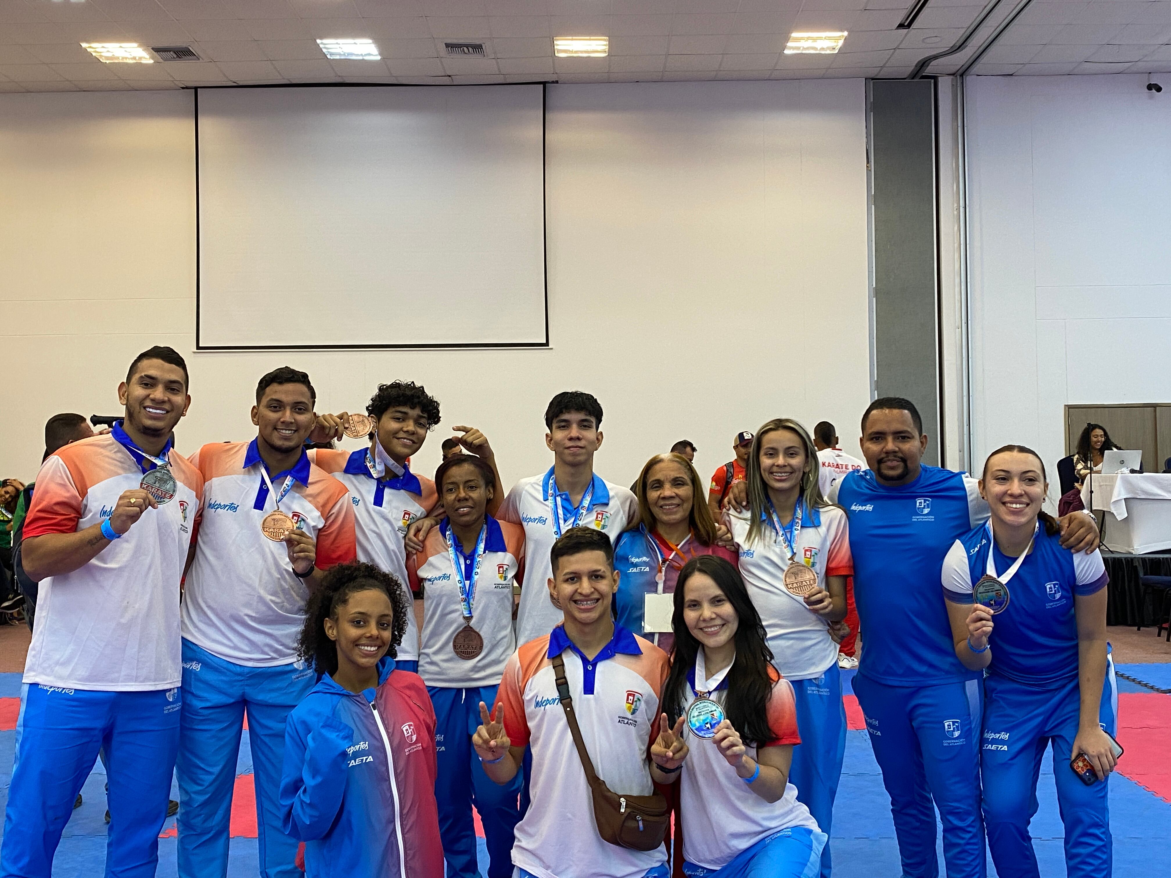 Las preseas se obtuvieron  en categorías mayores y juveniles de las modalidades de Kata y Kumite.