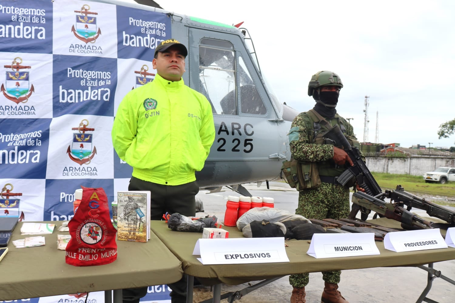 Material ilegal encontrado en campamento del Clan del Golfo, según la Armada.