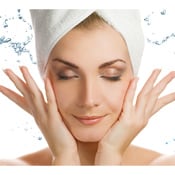 Es importante tener la piel bien limpia antes de empezar a hacer la rutina de masajes.