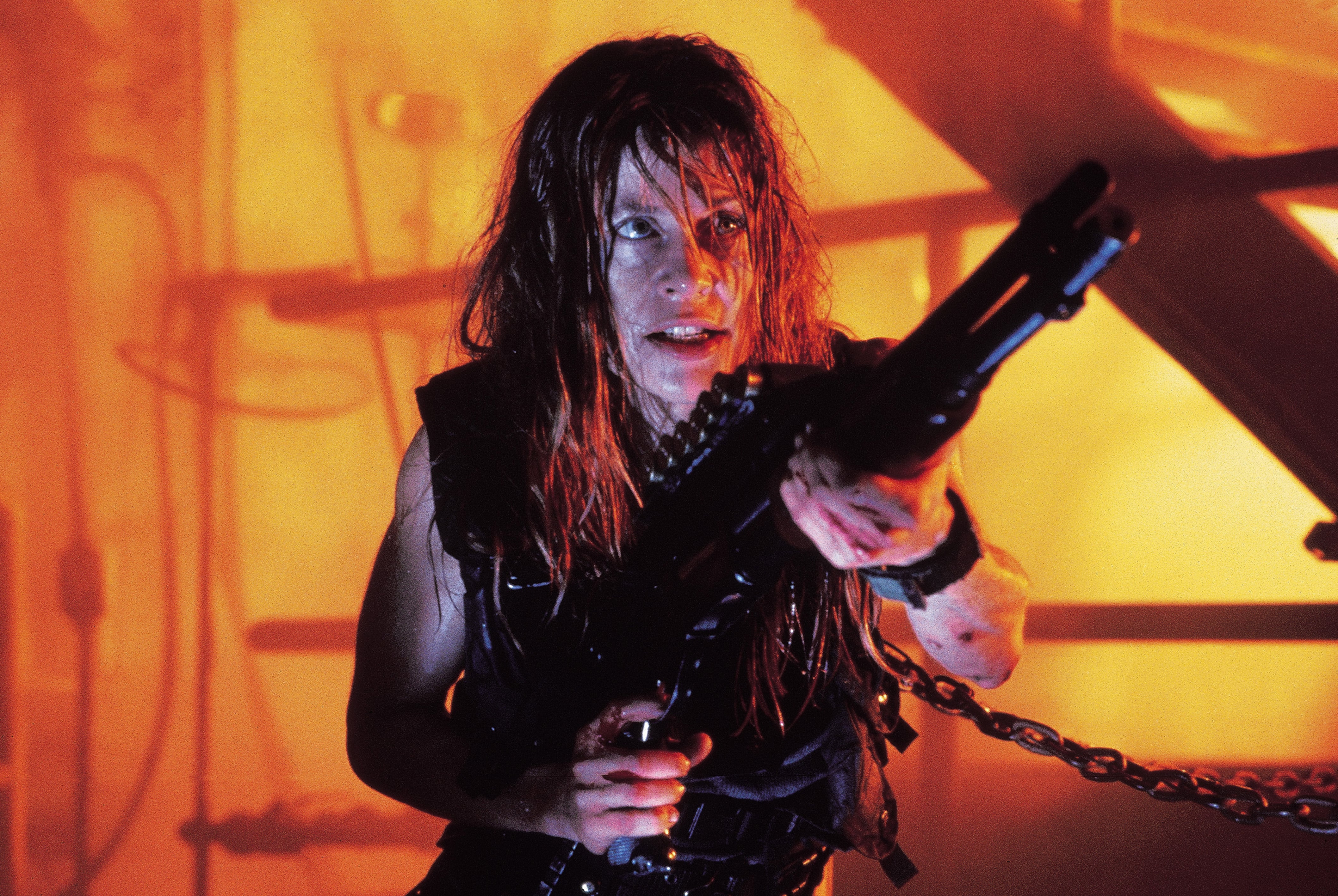Sarah Connor, tildada de loca por muchos, siempre tuvo la razón y nunca evitó el combate.