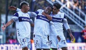 El atacante colombiano es pretendido por Racing de Avellaneda donde milita Edwin Cardona