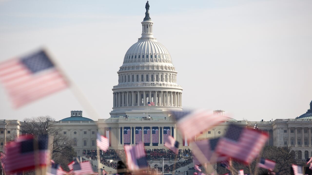 Datos oficiales del Departamento de Seguridad Nacional reportan que entre 2009 y 2016, la administración de Obama removió formalmente a más de tres millones de no ciudadanos, superando ampliamente las cifras de otros presidentes.