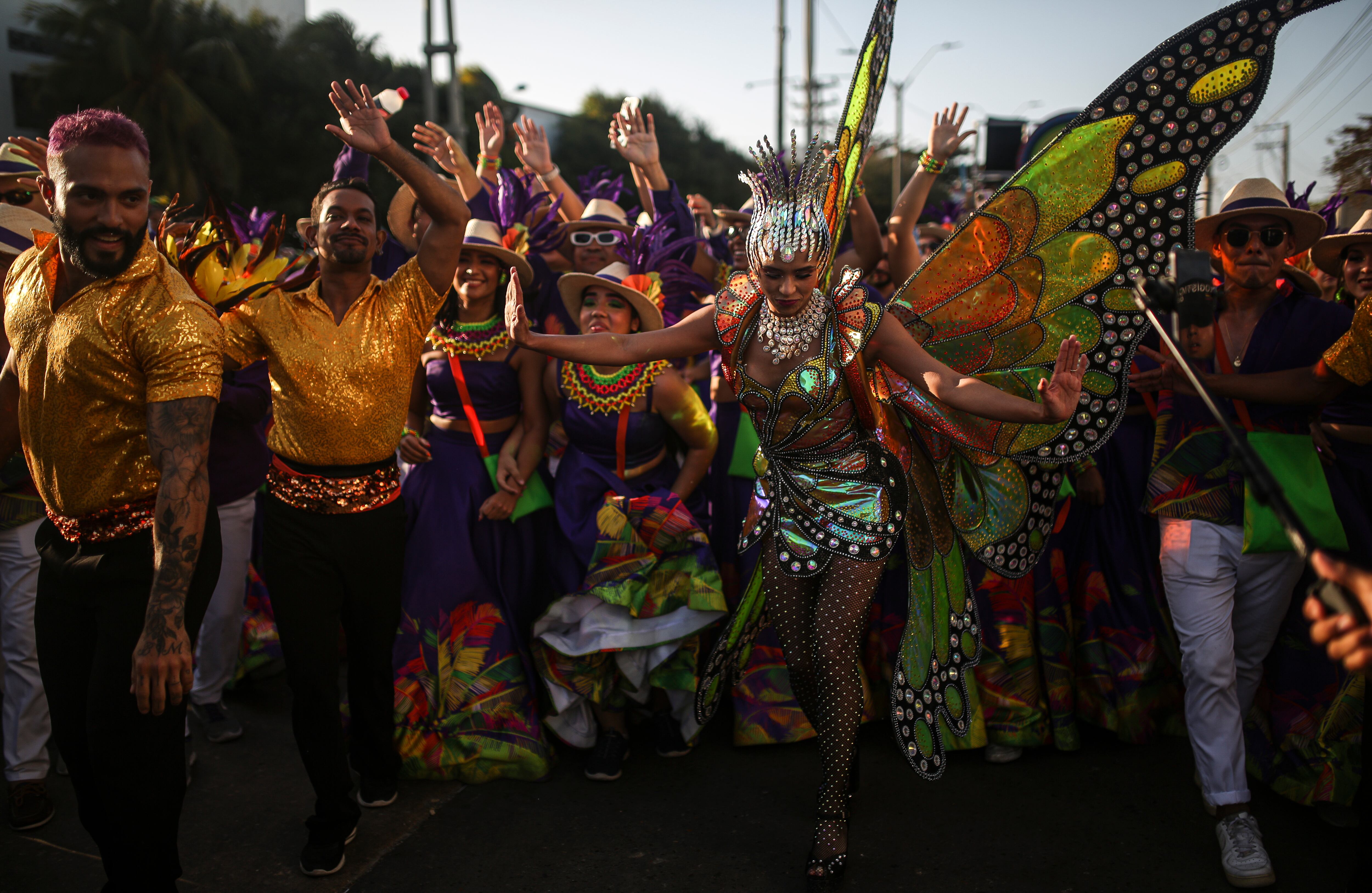 REY MOMO Y REINA DEL CARNAVAL 2023
Natalia De Castro González
SEBASTIÁN GUZMÁN GALLEGO
FOTO: ESTEBAN VEGA LA-ROTTA
CARANAVAL DE BARRANQUILLA 2023