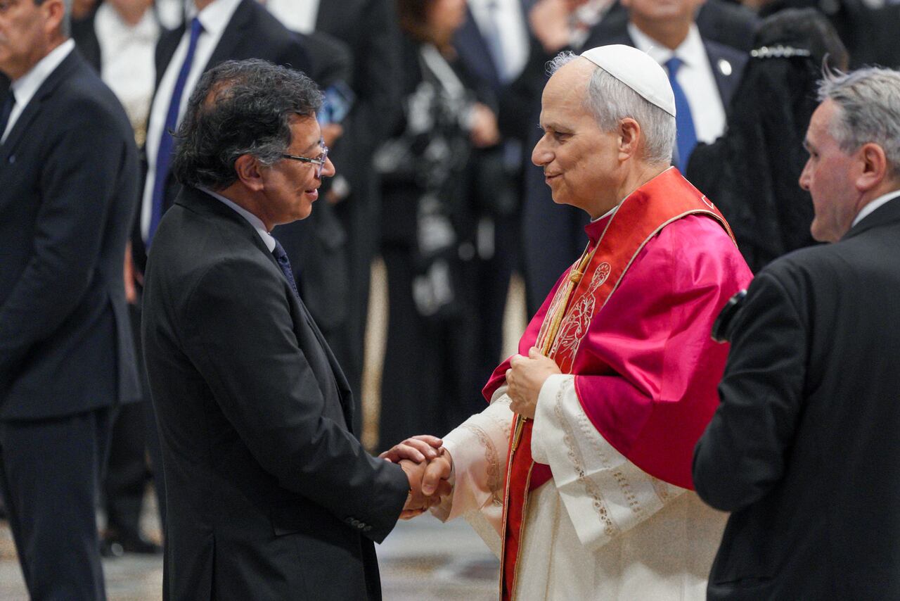 Primer encuentro entre el presidente de Colombia, Gustavo Petro, y el papa León XIV.