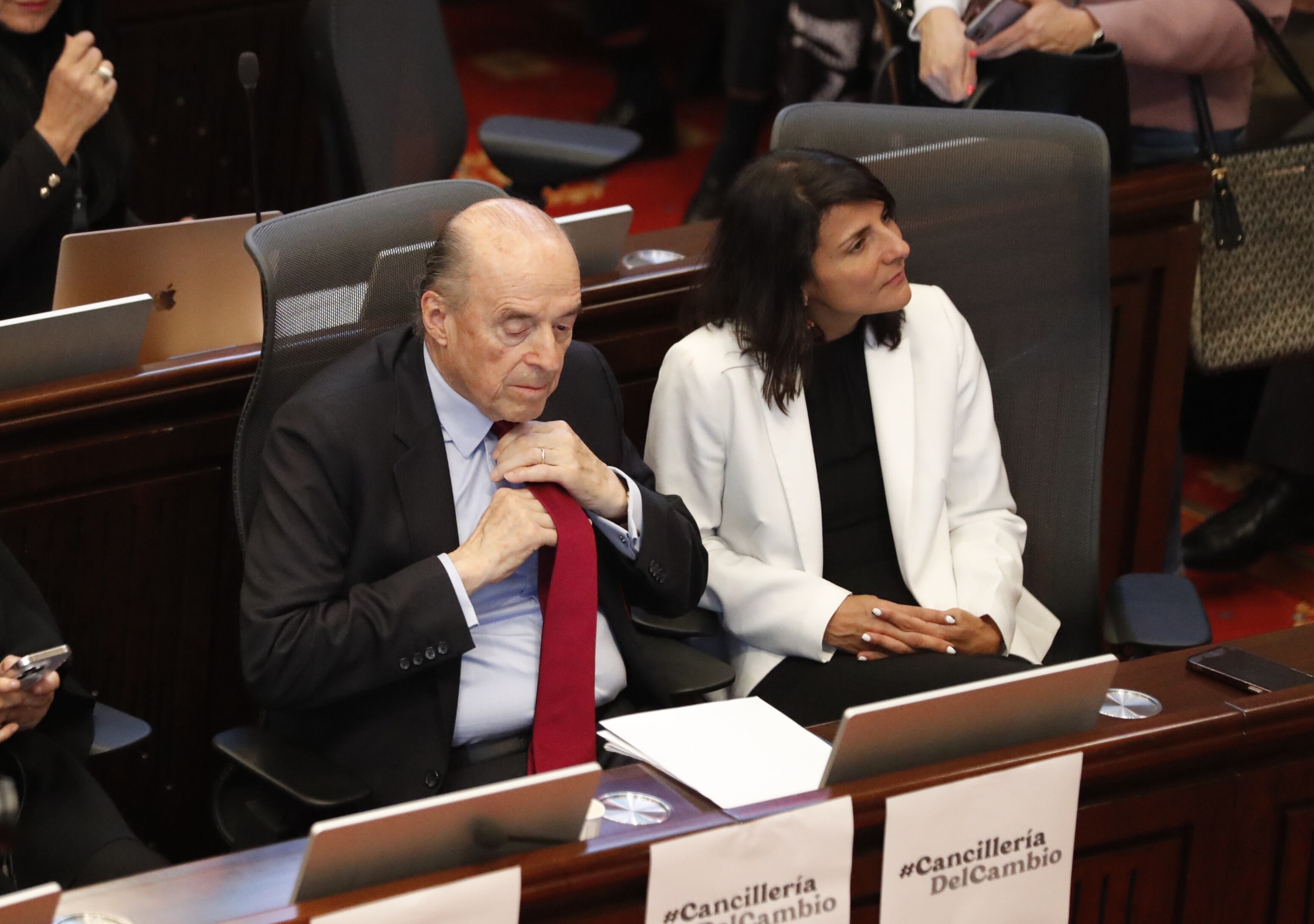 Canciller Álvaro Leyva, Ministra de minas y energía Irene Vélez