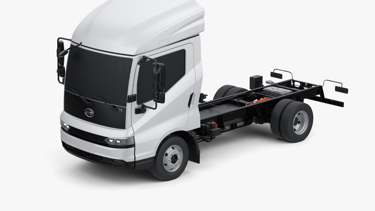 BYD lleva a Fedetranscarga el futuro del transporte de carga eléctrico en Colombia.