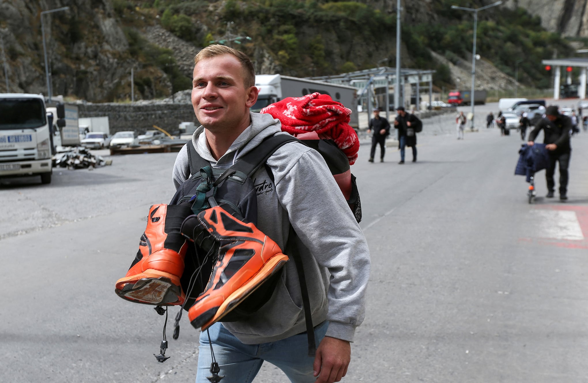 En imágenes : Travesías desde Rusia en la estación Zemo Larsi/Verkhny Lars en Georgia