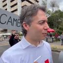 Daniel Quintero participa en las marchas convocadas por el gobierno.