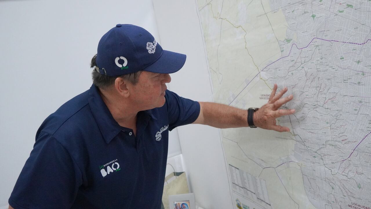 El gerente de la Agencia Distrital de Infraestructura, Alberto Salah, hablando sobre las obras en la Avenida Circunvalar.