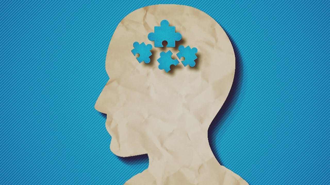 Esta enfermedad se caracteriza por la dificultad para la interacción social, las obsesiones, los patrones del habla extraños, pocas expresiones faciales y otras peculiaridades.