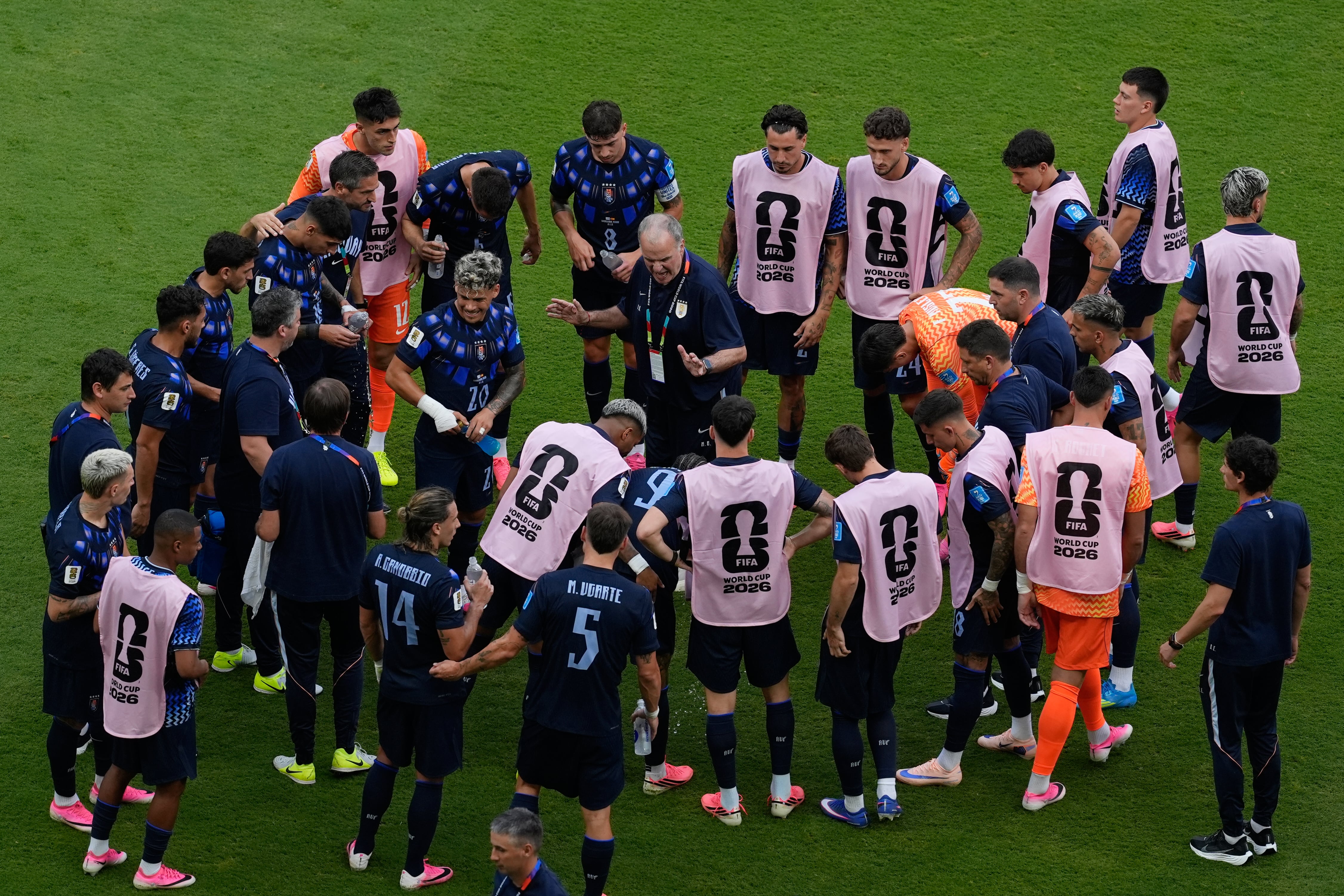 Uruguay head coach Marcelo Bielsa, center, talks to his team during the World Cup Group H soccer match between Uruguay and Spain in Zapopan, near Guadalajara, Mexico, Friday, June 26, 2026. (AP Photo/Fernando Llano)