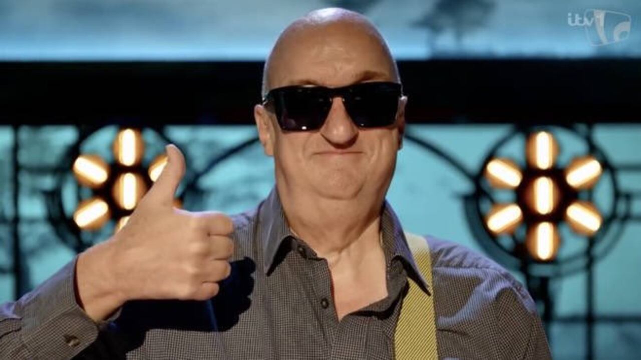 periodista inglés Roger Pearce