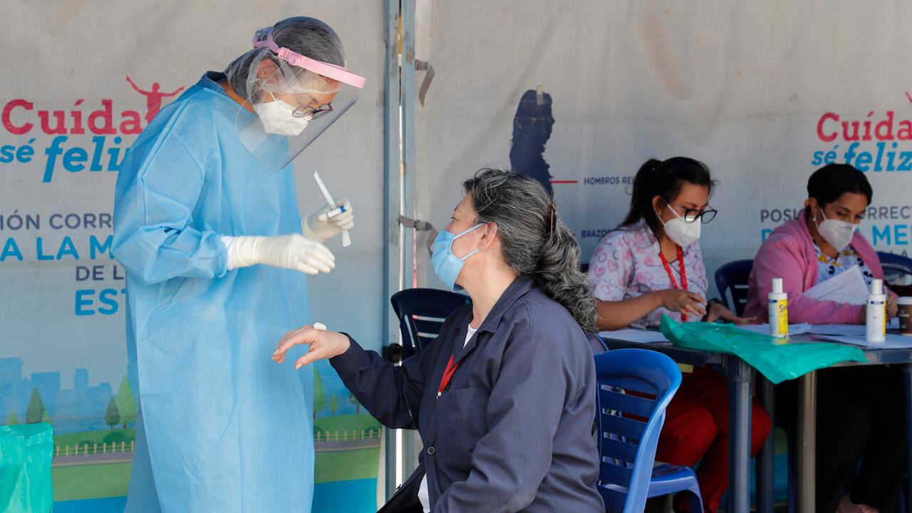 Pruebas para covid 19 en la plaza de la Mariposa, San Victorino
Foto Guillermo Torres Reina / Semana