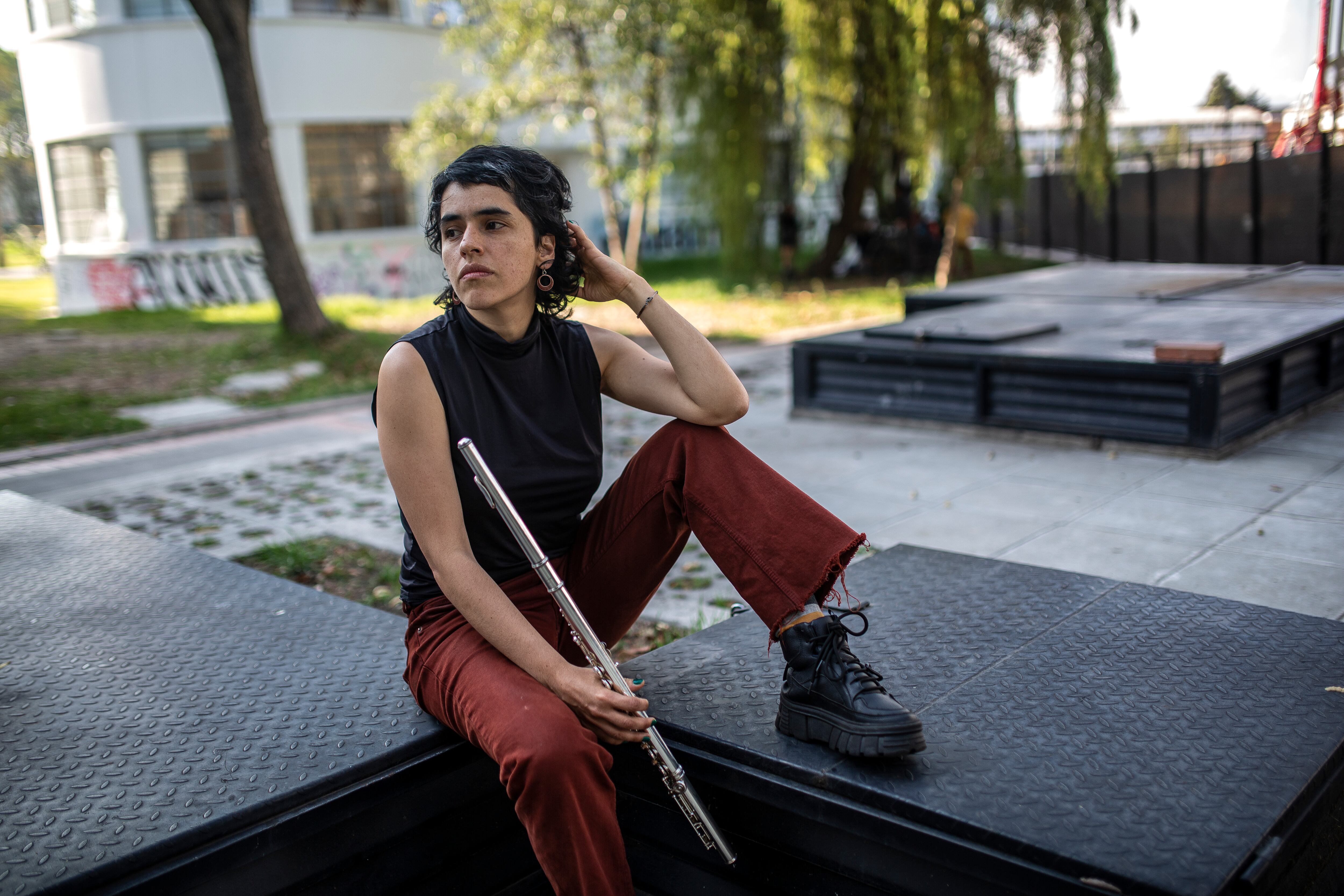 Anamaría Oramas es una de las figuras más jóvenes del jazz colombiano. Su flauta viene sonando hace tiempo en la escena nacional en participaciones con artistas como Juancho Valencia, Lucía Pulido, Jorge Velosa, Briela Ojeda.