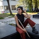 Anamaría Oramas es una de las figuras más jóvenes del jazz colombiano. Su flauta viene sonando hace tiempo en la escena nacional en participaciones con artistas como Juancho Valencia, Lucía Pulido, Jorge Velosa, Briela Ojeda.