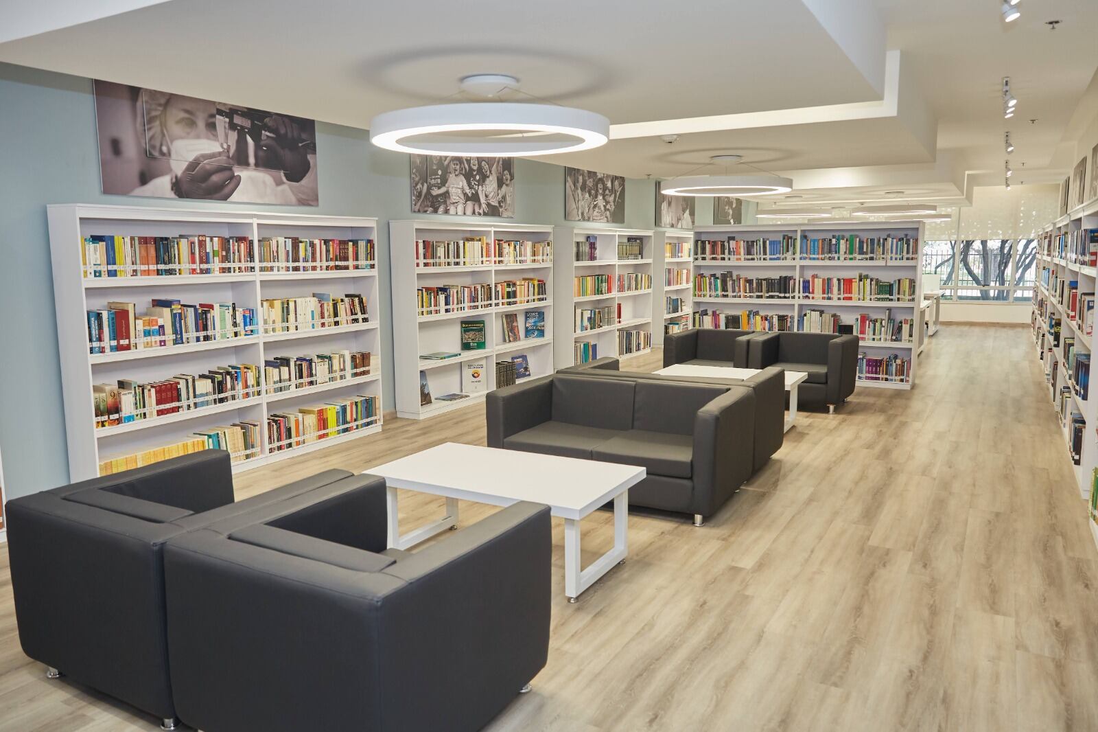 Instalaciones de la moderna biblioteca en el nivel central de la Fiscalía General de la Nación, en Bogotá.