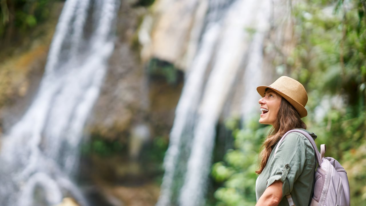 Turista en las cascadas de Gozalandia