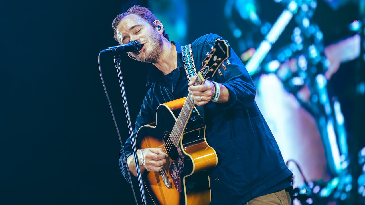 Tom Smith, con la voz y mucho del espíritu de Editors, en la Tarima Bio de Rock al Parque 30 años. Su primera visita a Latinoamérica fue inolvidable.