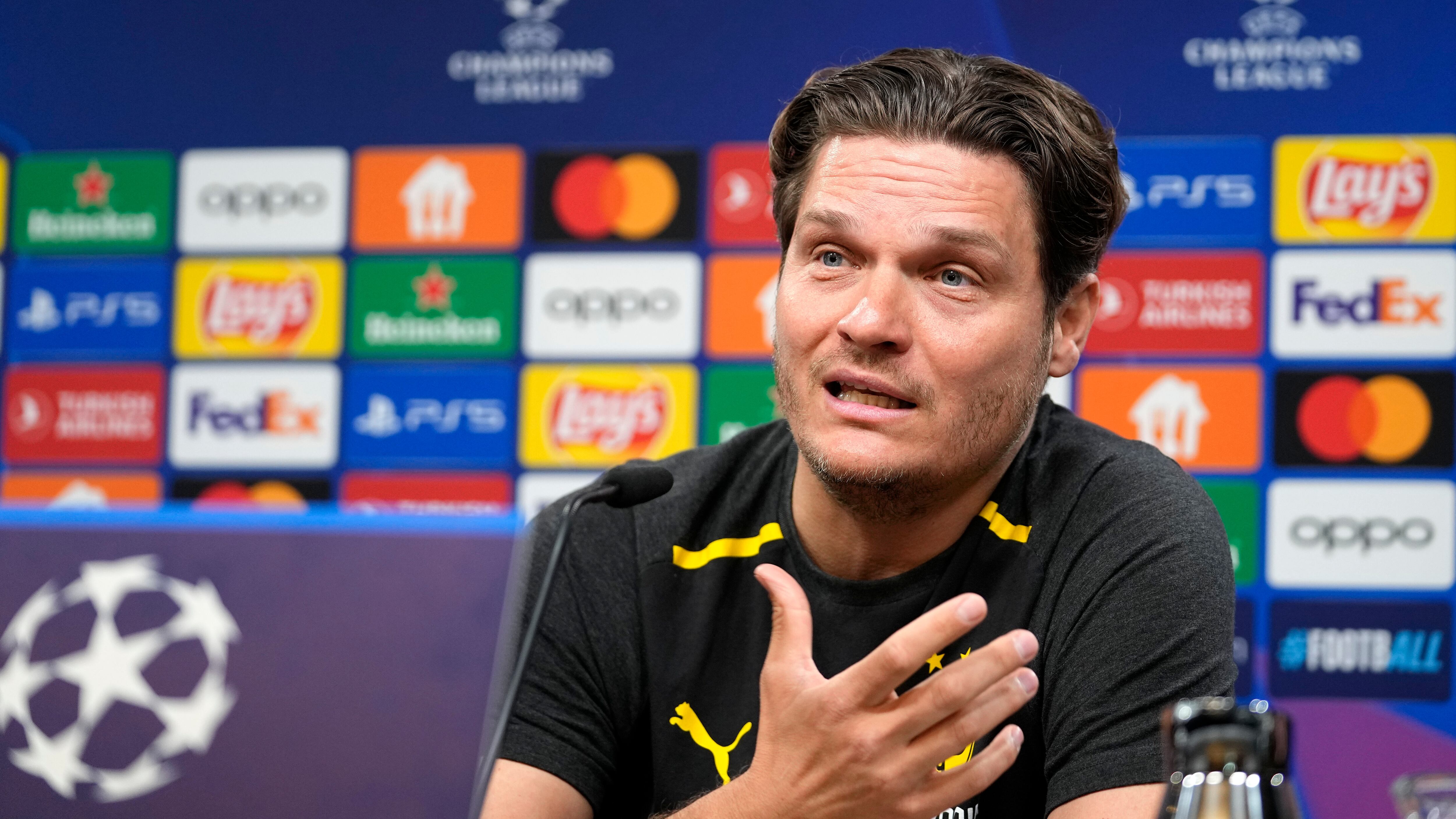 Edin Terzic, entrenador del Borussia Dortmund.