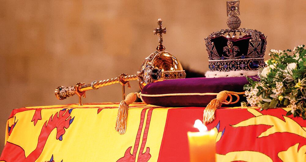 El cajón de su majestad será conducido en procesión sobre un carruaje para armas,