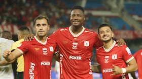 Tomás Ángel, Dany Rosero y Yeison Guzmán celebrando el gol de América vs. Águilas Doradas