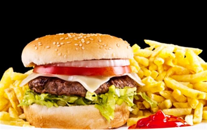 Científicos investigan si comer más lentamente es la solución al problema de obesidad. (Foto: Thinkstock) 