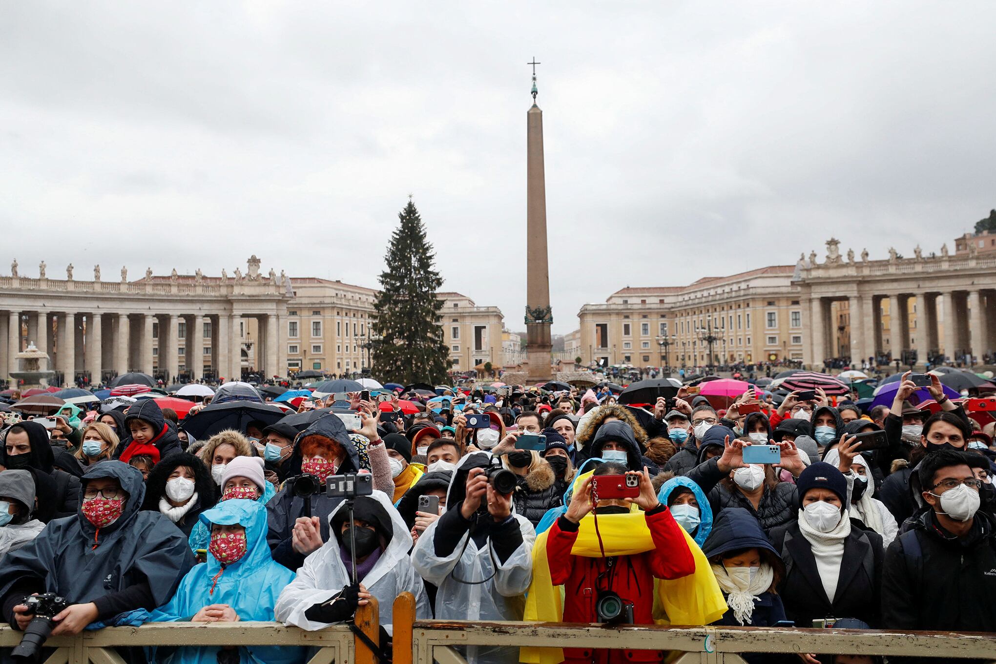 El Papa pronuncia el discurso del día de Navidad.