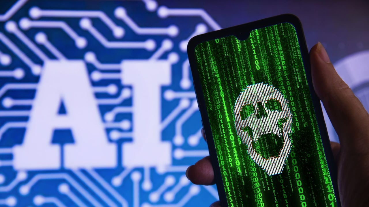 Así usan los estafadores la inteligencia artificial para robar tu identidad y tu dinero.