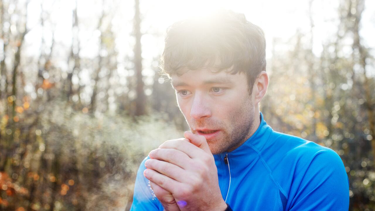 Se recomienda vestir con prendas que conserven el calor.