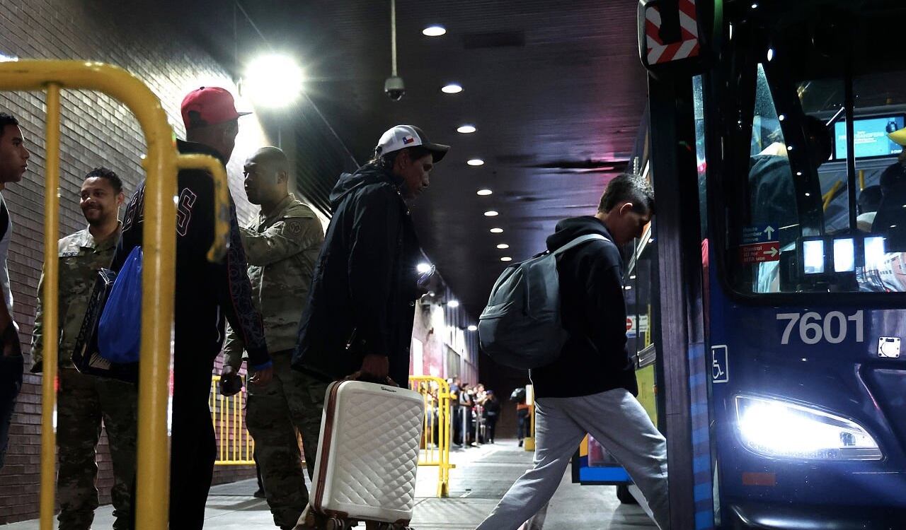 Algunos migrantes en Nueva York han tenido que se enviados a otras ciudades del país