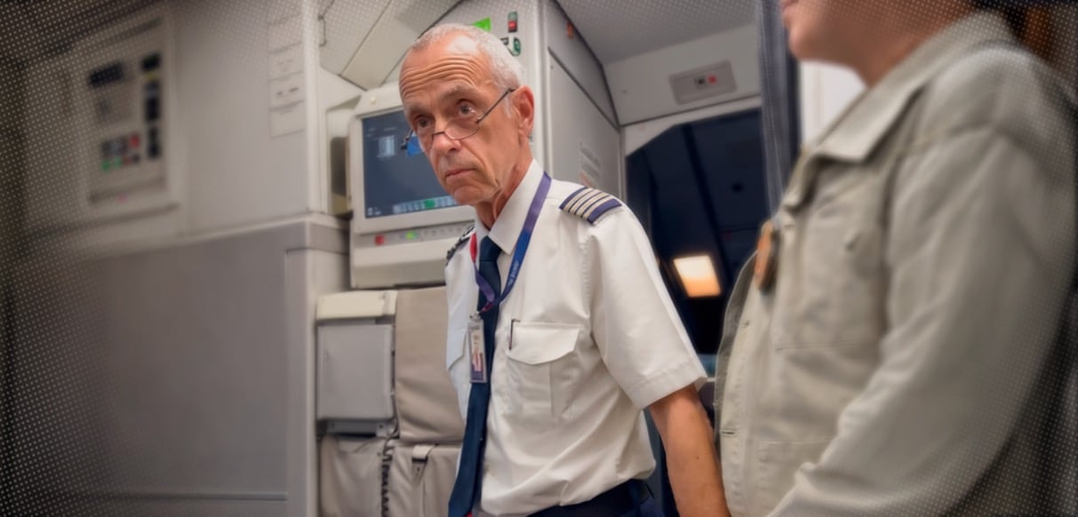 Piloto de avión es capturado antes de despegar tras ser acusado de dirigir red de explotación infantil