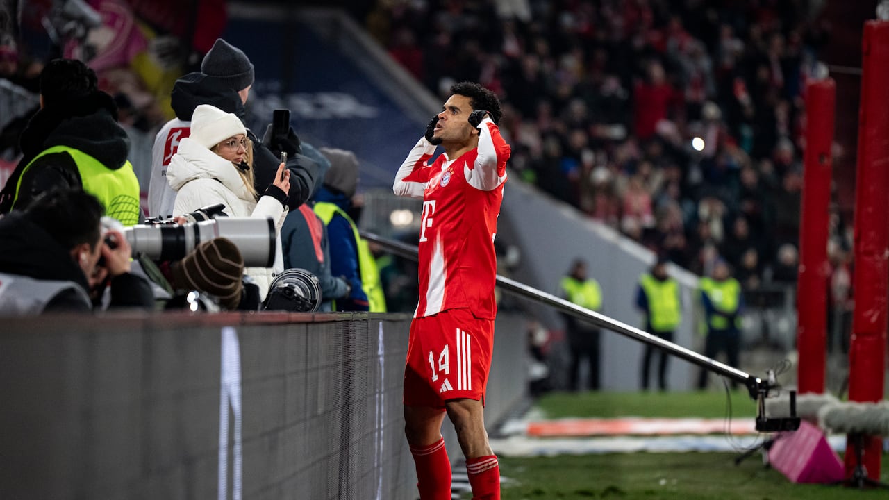 Luis Díaz celebrando en el partido de Bayern Múnich vs. Wolfsburg