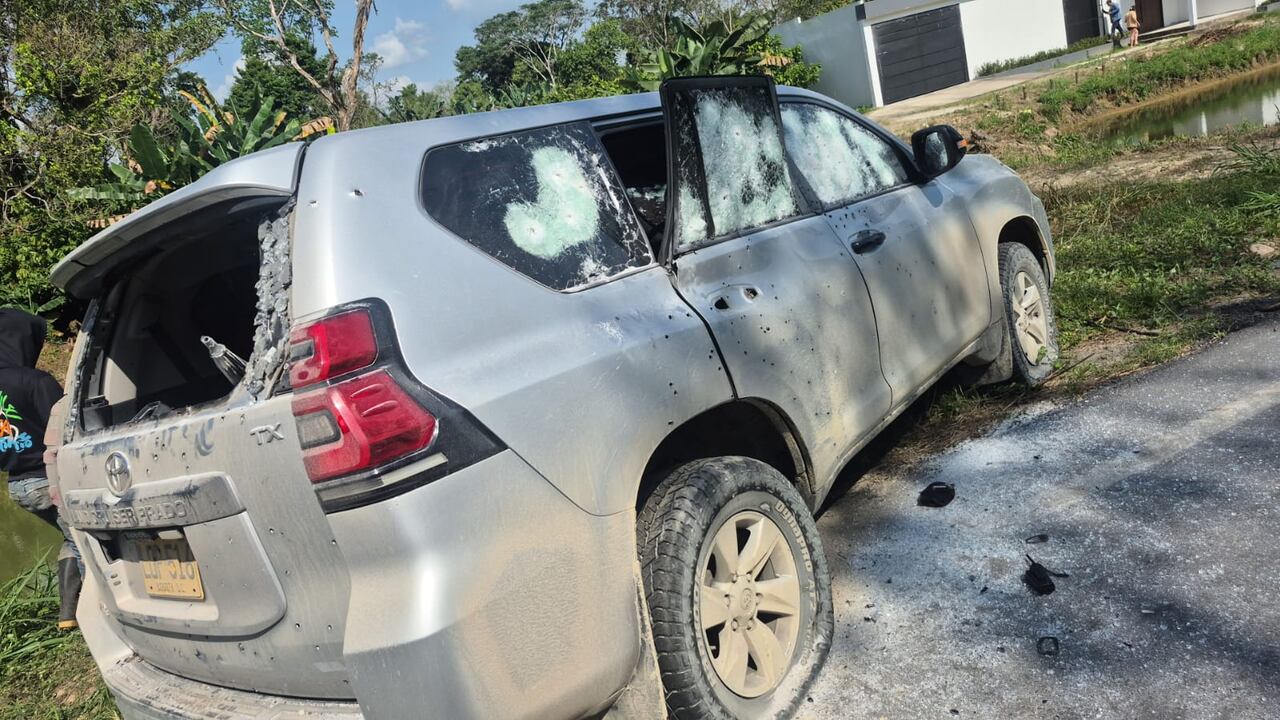 Así quedó el carro del esquema del senador.