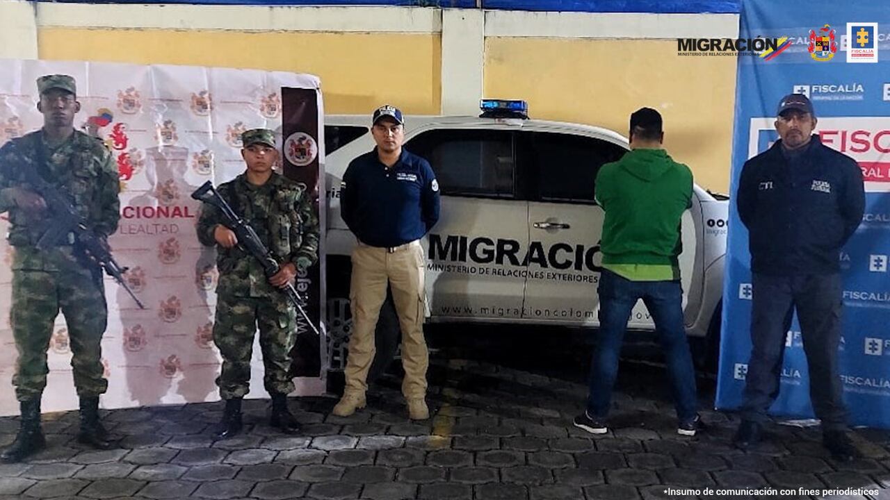 Exfuncionario de Migración Colombia hacía aparte de red que tramitaba papeles falsos para entrar a EE. UU.; así operaba la organización