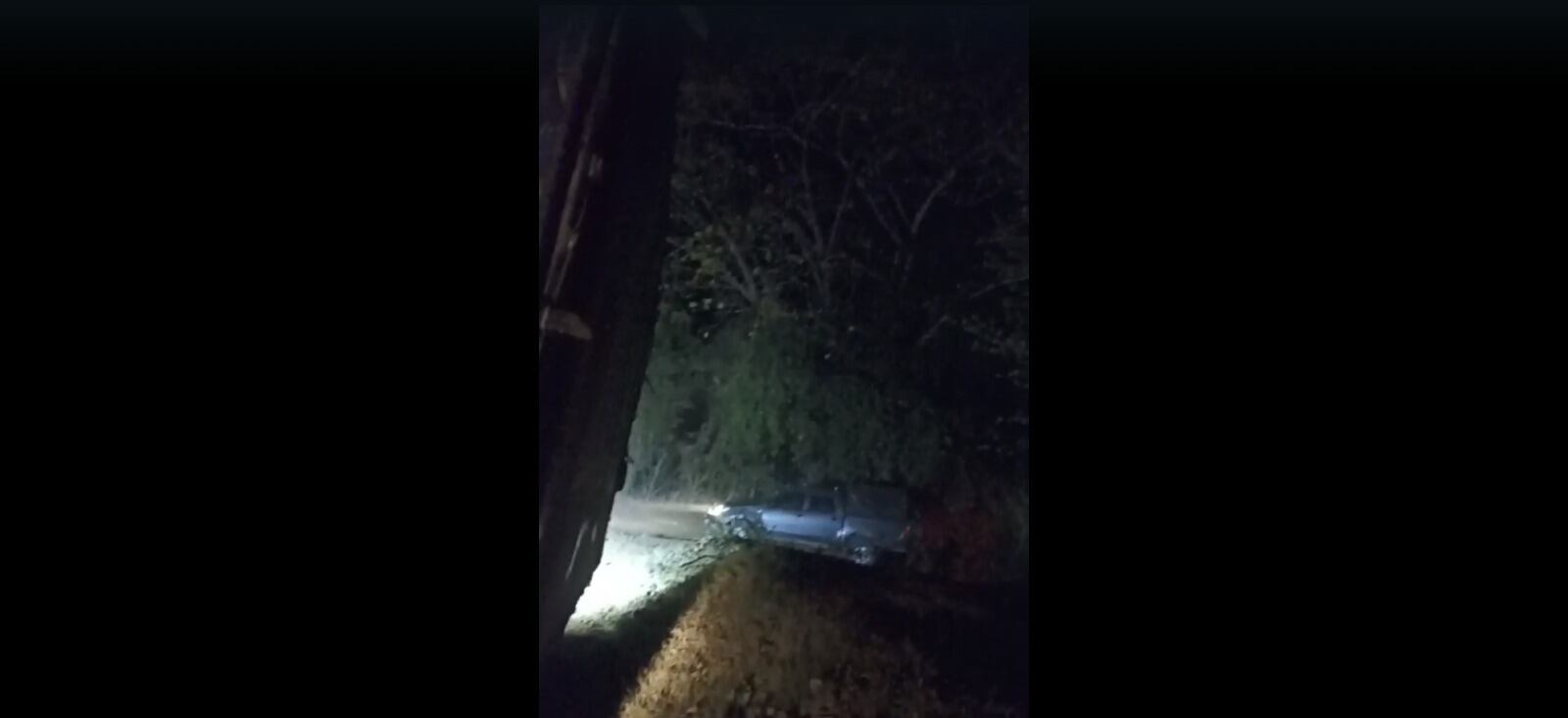 Fuertes hostigamientos en la noche de este martes en la estación de Policía de Piedra Sentada.