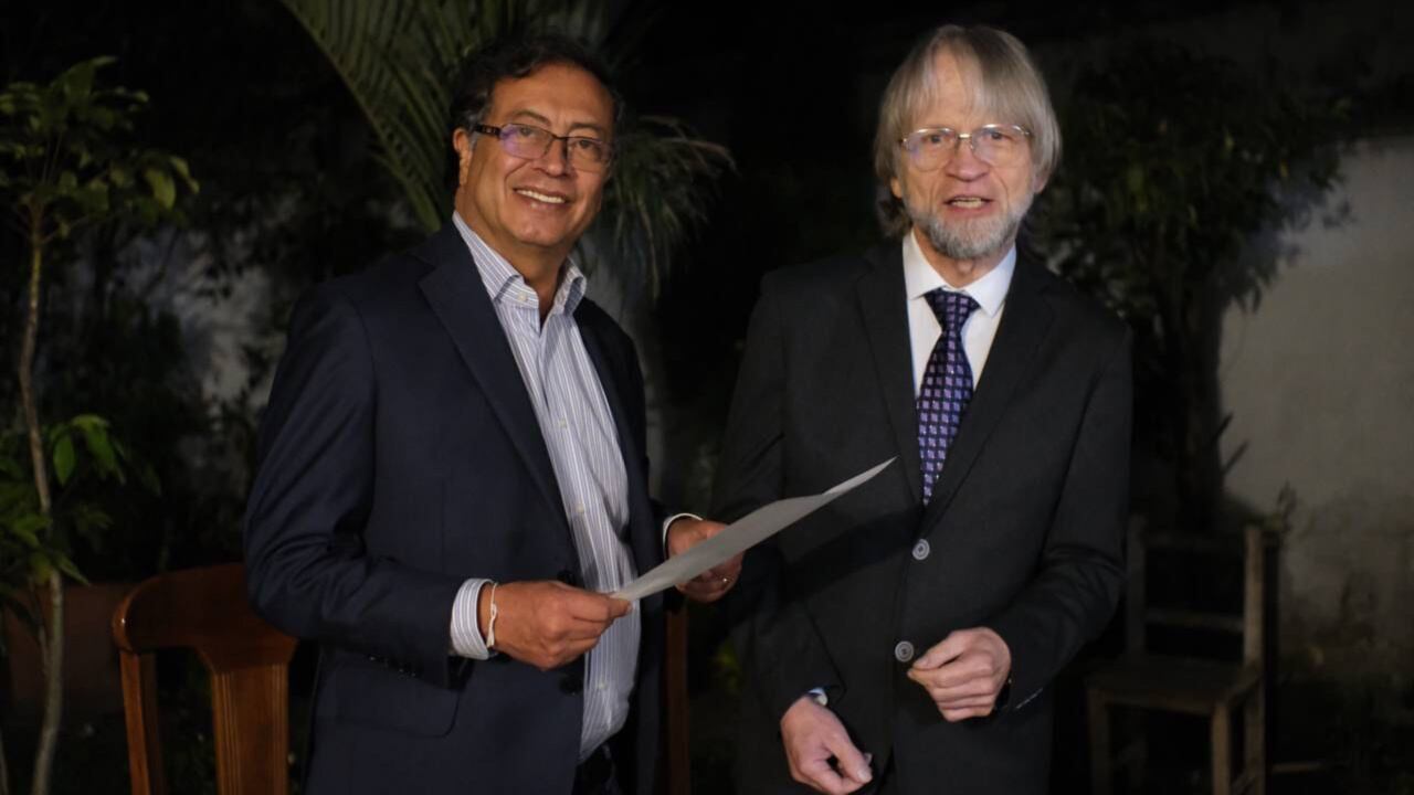 Antanas Mockus anuncia apoyo a Gustavo Petro.