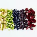 Las frutas y particularmente el kiwi es rico en fibra por lo que ayuda a mejorar condiciones generadas por el estreñimiento.