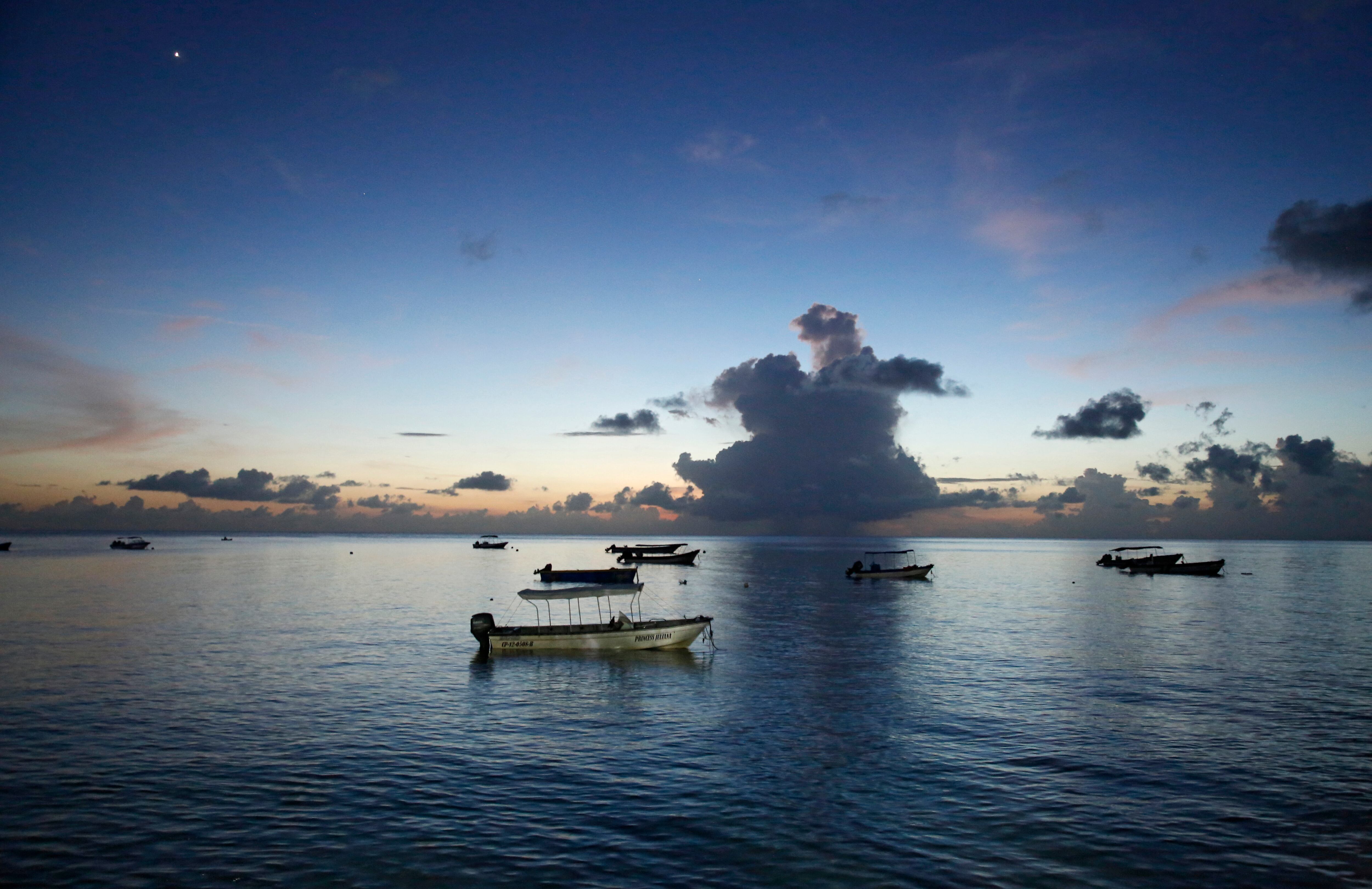 Familias han pagado los estudios de sus hijos con el trabajo de la pesca y la agricultura.